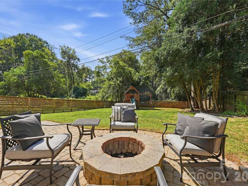 2424 Kingsbury Drive, Charlotte, NC 28205.  MLS# CAR4422896, YatesRealty ID 51525. 