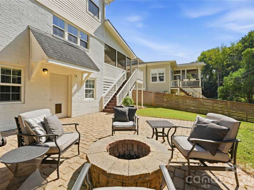 2424 Kingsbury Drive, Charlotte, NC 28205.  MLS# CAR4422896, YatesRealty ID 51525. 