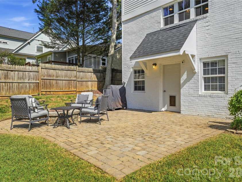 2424 Kingsbury Drive, Charlotte, NC 28205.  MLS# CAR4422896, YatesRealty ID 51525. 