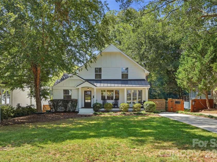 2424 Kingsbury Drive, Charlotte, NC 28205.  MLS# CAR4422896, YatesRealty ID 51525. 