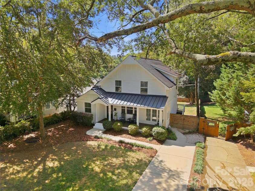 2424 Kingsbury Drive, Charlotte, NC 28205.  MLS# CAR4422896, YatesRealty ID 51525. 