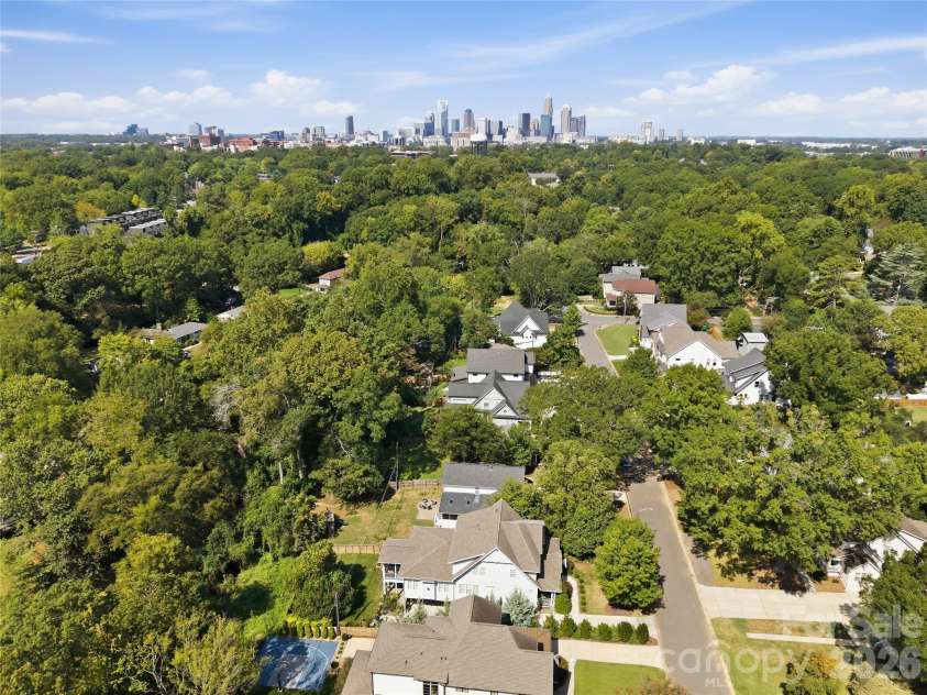 2424 Kingsbury Drive, Charlotte, NC 28205.  MLS# CAR4422896, YatesRealty ID 51525. 