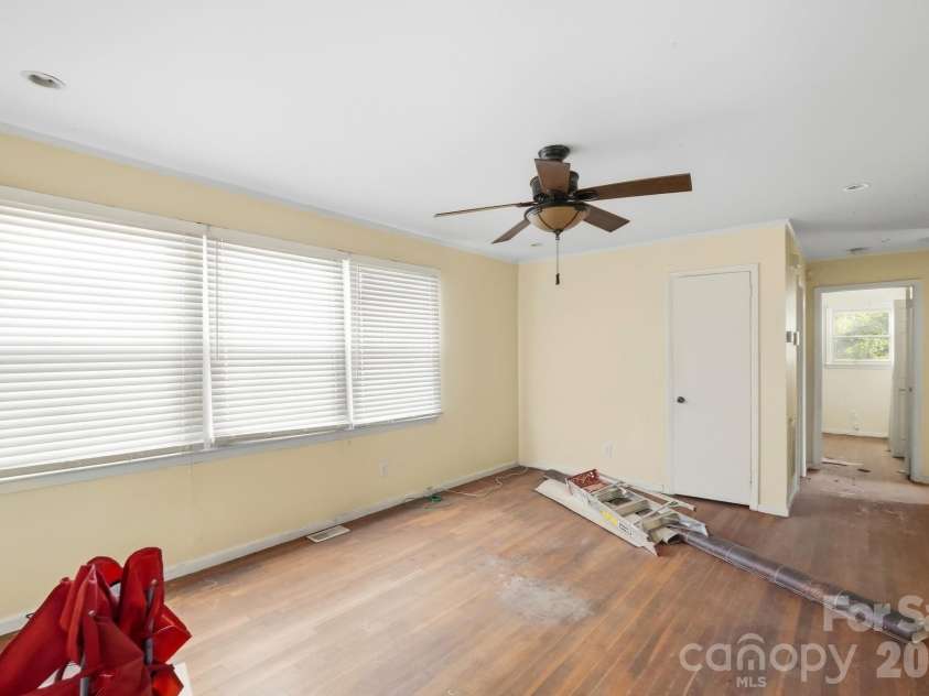1009 Spruce Street, Charlotte, NC 28203.  MLS# CAR4426133, YatesRealty ID 51526. 