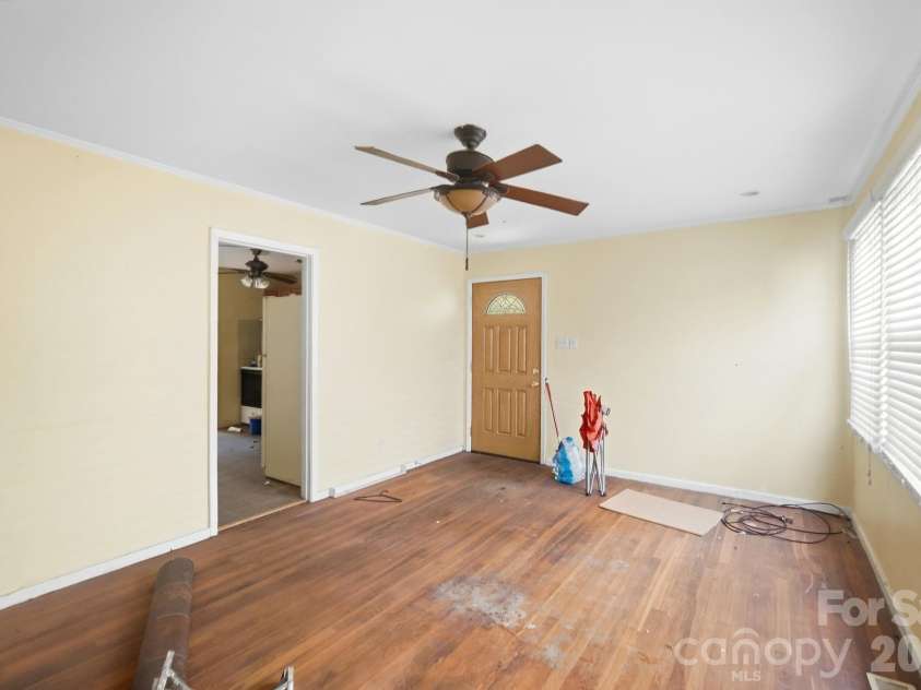1009 Spruce Street, Charlotte, NC 28203.  MLS# CAR4426133, YatesRealty ID 51526. 