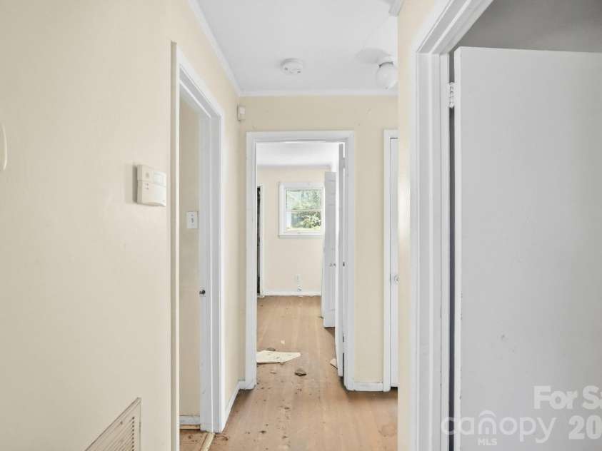 1009 Spruce Street, Charlotte, NC 28203.  MLS# CAR4426133, YatesRealty ID 51526. 