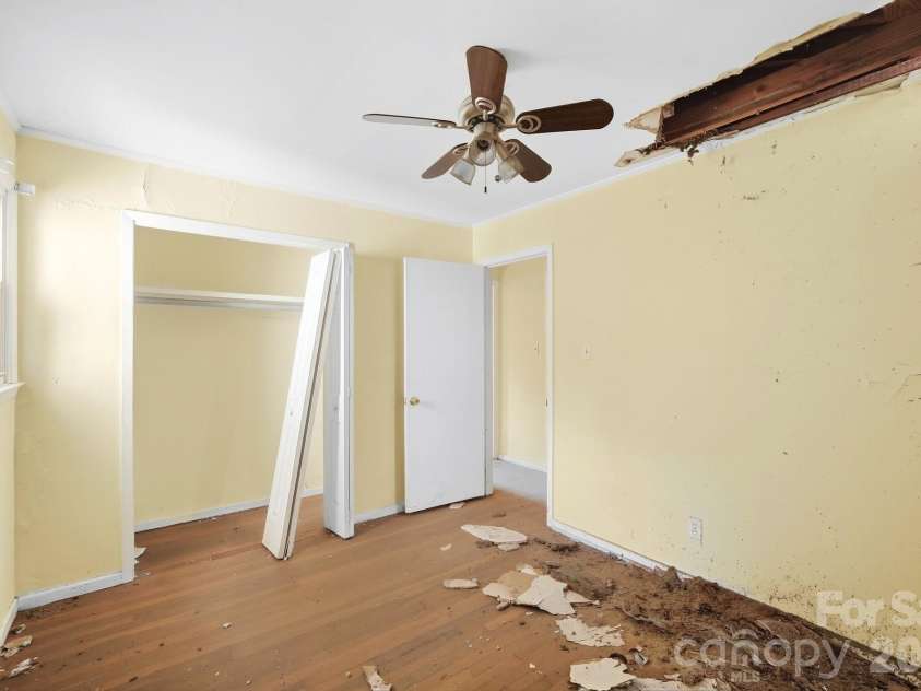 1009 Spruce Street, Charlotte, NC 28203.  MLS# CAR4426133, YatesRealty ID 51526. 