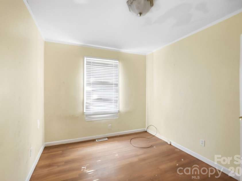 1009 Spruce Street, Charlotte, NC 28203.  MLS# CAR4426133, YatesRealty ID 51526. 