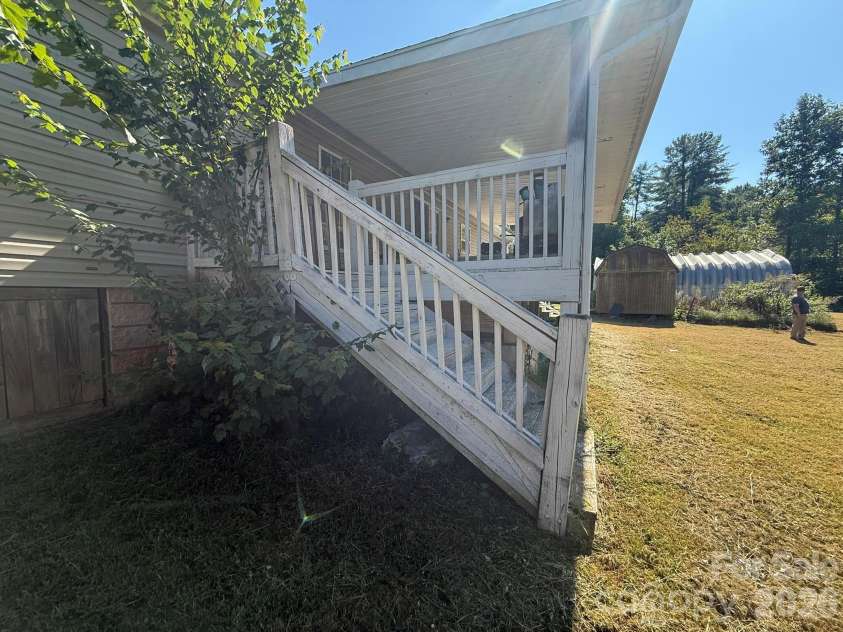 907 Epley Drive, Marion, NC 28752.  MLS# CAR4424716, YatesRealty ID 51528. 