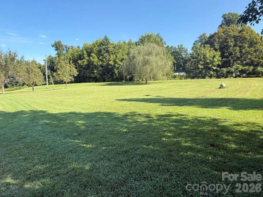 907 Epley Drive, Marion, NC 28752.  MLS# CAR4424716, YatesRealty ID 51528. 