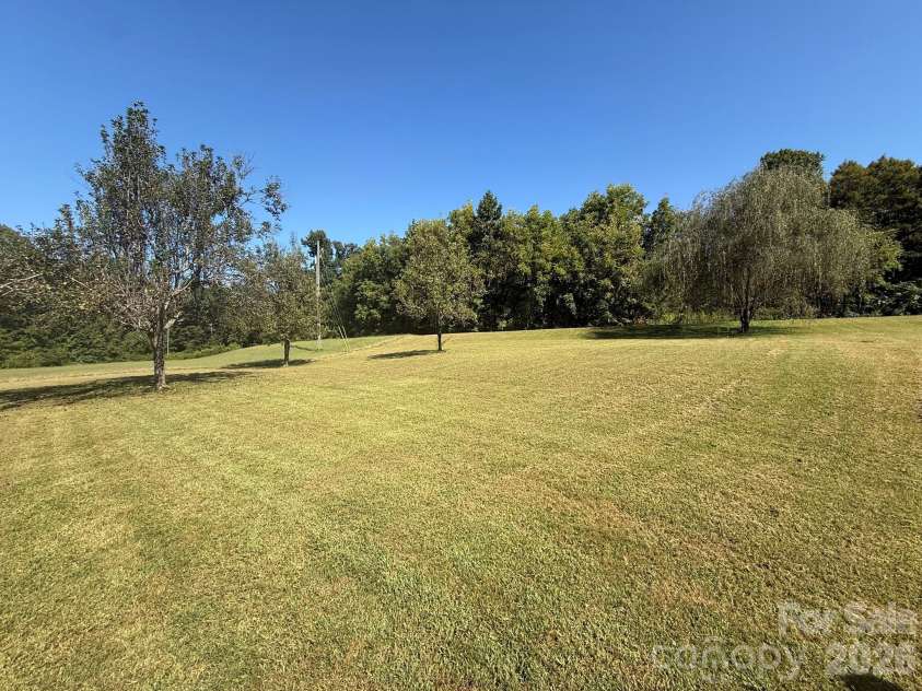 907 Epley Drive, Marion, NC 28752.  MLS# CAR4424716, YatesRealty ID 51528. 
