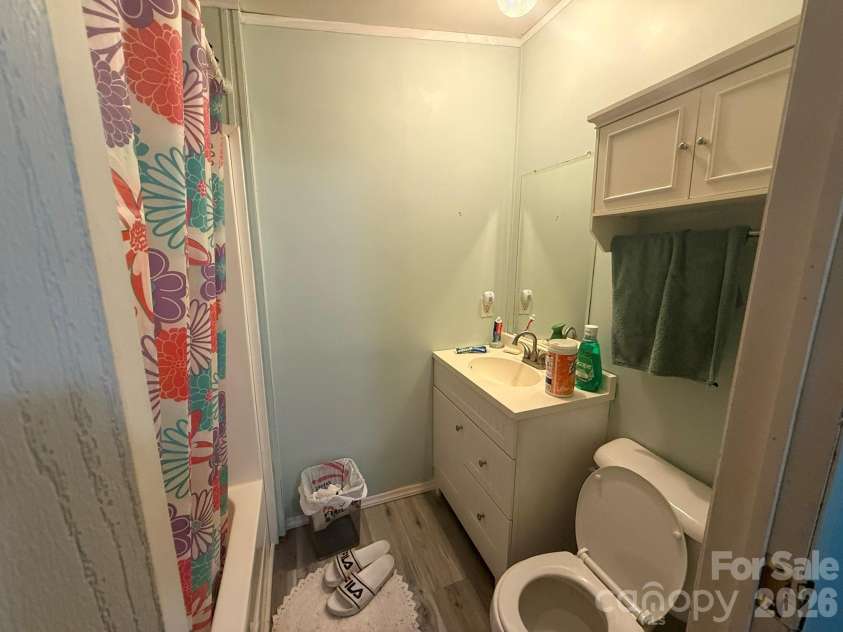 907 Epley Drive, Marion, NC 28752.  MLS# CAR4424716, YatesRealty ID 51528. Bath for bedroom #2