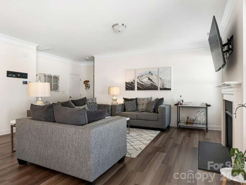 6008 Hampstead Pond Lane, Charlotte, NC 28105.  MLS# CAR4419795, YatesRealty ID 51529. Great Room