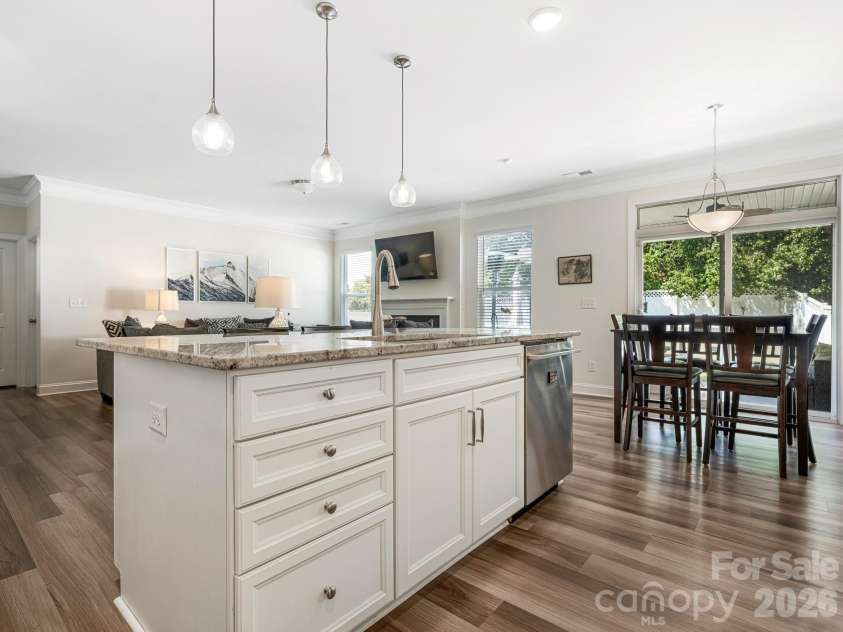 6008 Hampstead Pond Lane, Charlotte, NC 28105.  MLS# CAR4419795, YatesRealty ID 51529. Kitchen