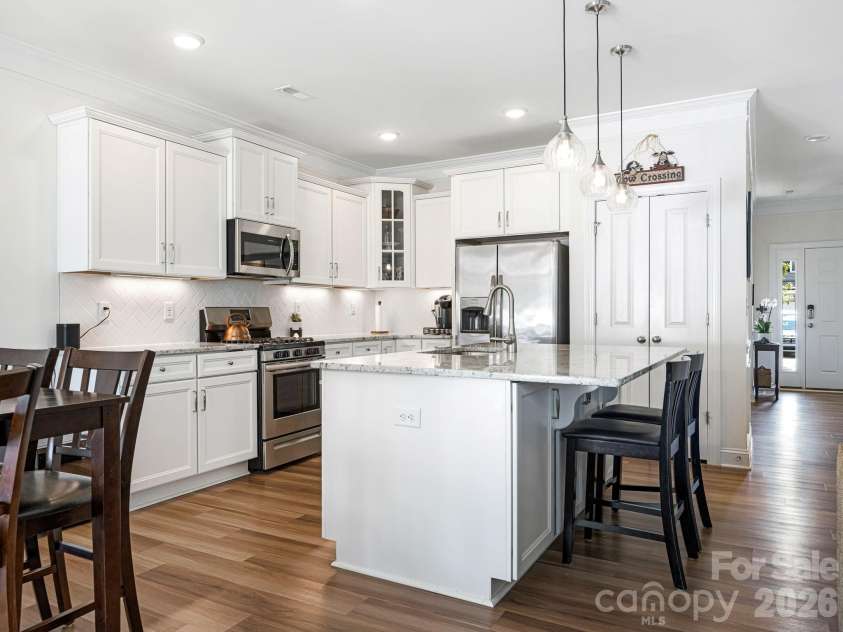 6008 Hampstead Pond Lane, Charlotte, NC 28105.  MLS# CAR4419795, YatesRealty ID 51529. Open concept kitchen next to breakfast nook