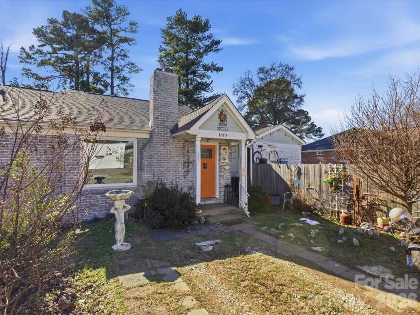 1810 Marguerite Avenue, Charlotte, NC 28205.  MLS# CAR4337583, YatesRealty ID 5153. 