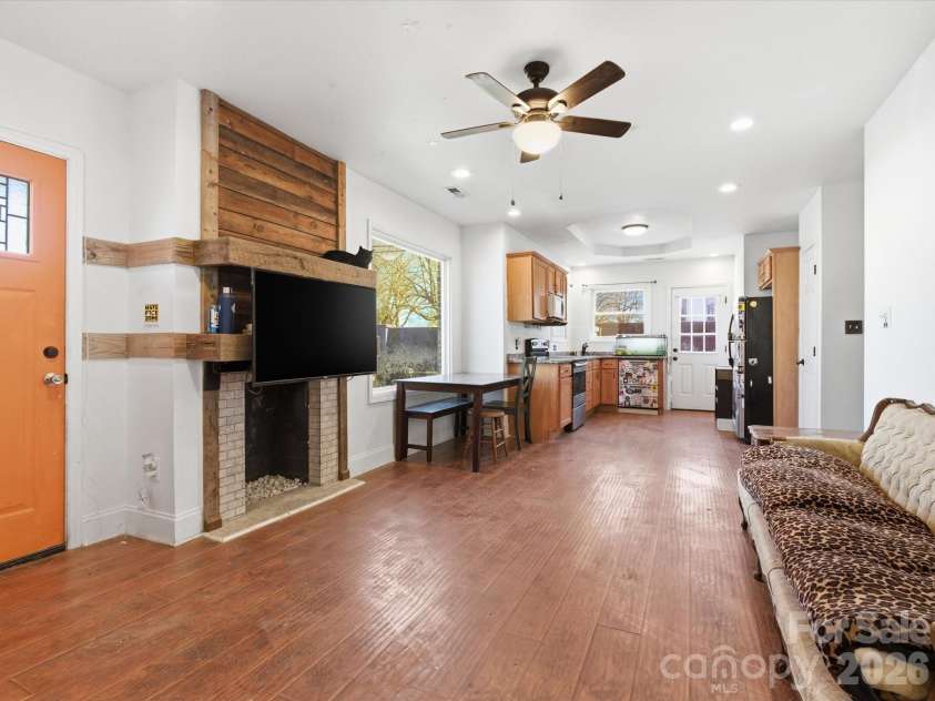 1810 Marguerite Avenue, Charlotte, NC 28205.  MLS# CAR4337583, YatesRealty ID 5153. 