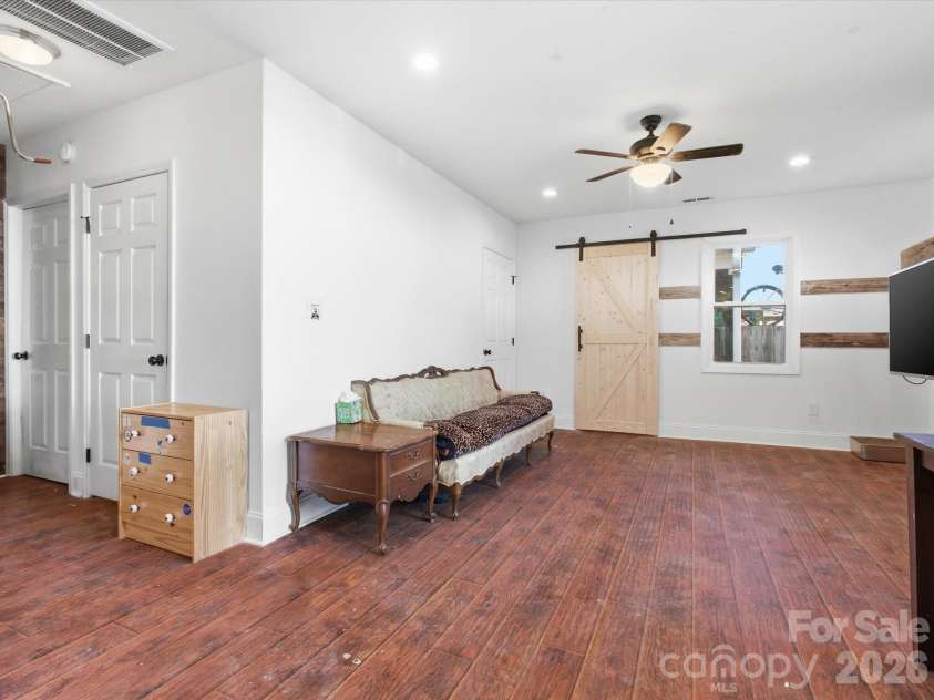 1810 Marguerite Avenue, Charlotte, NC 28205.  MLS# CAR4337583, YatesRealty ID 5153. 