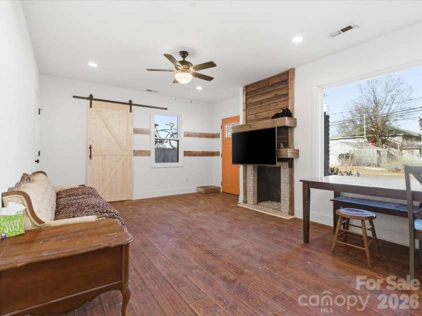 1810 Marguerite Avenue, Charlotte, NC 28205.  MLS# CAR4337583, YatesRealty ID 5153. 