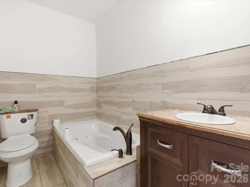 1810 Marguerite Avenue, Charlotte, NC 28205.  MLS# CAR4337583, YatesRealty ID 5153. 