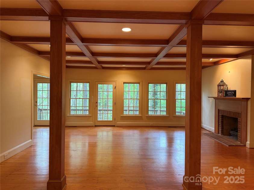 3011 Lakewood Edge Drive, Charlotte, NC 28269.  MLS# CAR4243310, YatesRealty ID 5153. 