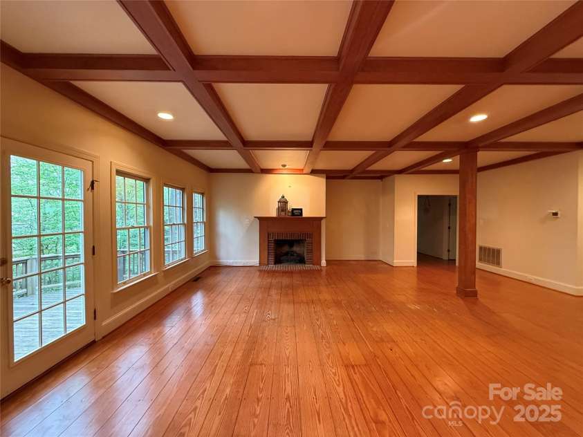 3011 Lakewood Edge Drive, Charlotte, NC 28269.  MLS# CAR4243310, YatesRealty ID 5153. 