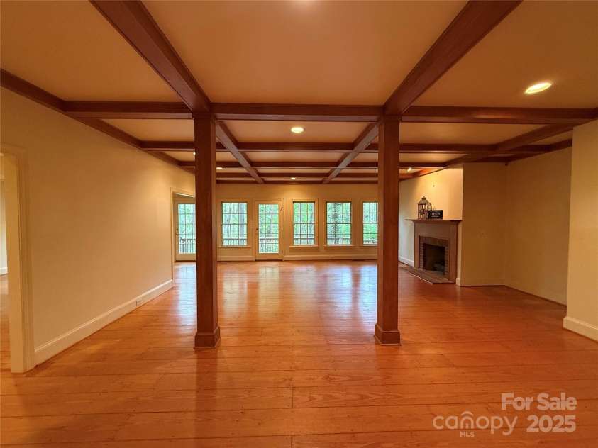 3011 Lakewood Edge Drive, Charlotte, NC 28269.  MLS# CAR4243310, YatesRealty ID 5153. 