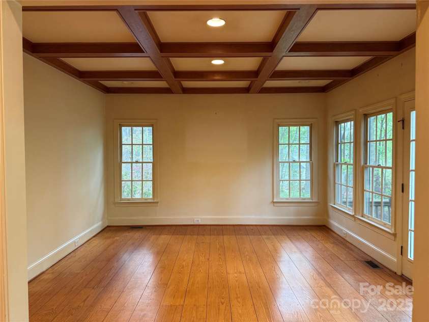 3011 Lakewood Edge Drive, Charlotte, NC 28269.  MLS# CAR4243310, YatesRealty ID 5153. 