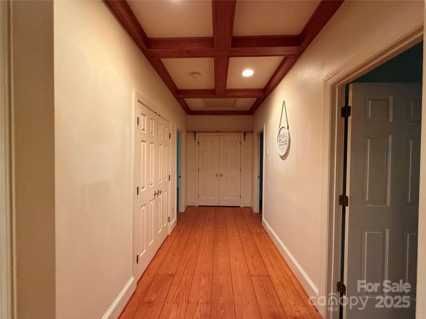 3011 Lakewood Edge Drive, Charlotte, NC 28269.  MLS# CAR4243310, YatesRealty ID 5153. 