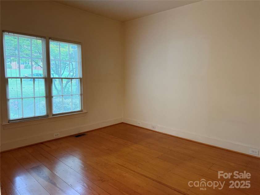 3011 Lakewood Edge Drive, Charlotte, NC 28269.  MLS# CAR4243310, YatesRealty ID 5153. 