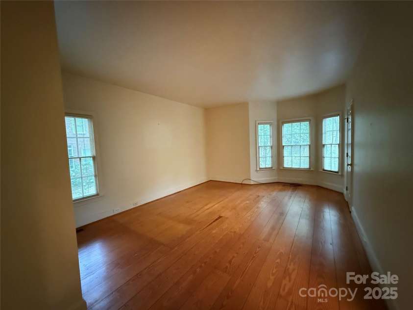 3011 Lakewood Edge Drive, Charlotte, NC 28269.  MLS# CAR4243310, YatesRealty ID 5153. 