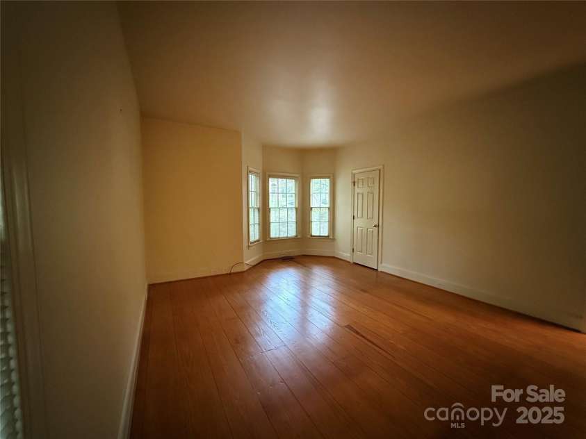 3011 Lakewood Edge Drive, Charlotte, NC 28269.  MLS# CAR4243310, YatesRealty ID 5153. 