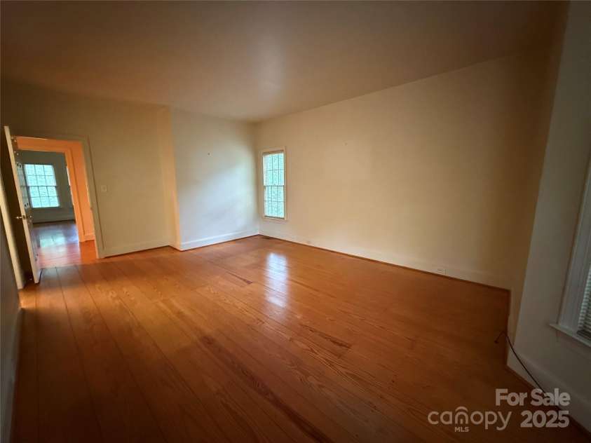 3011 Lakewood Edge Drive, Charlotte, NC 28269.  MLS# CAR4243310, YatesRealty ID 5153. 