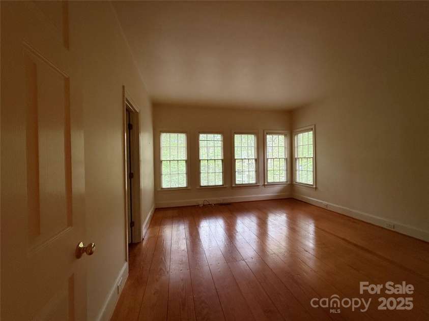 3011 Lakewood Edge Drive, Charlotte, NC 28269.  MLS# CAR4243310, YatesRealty ID 5153. 