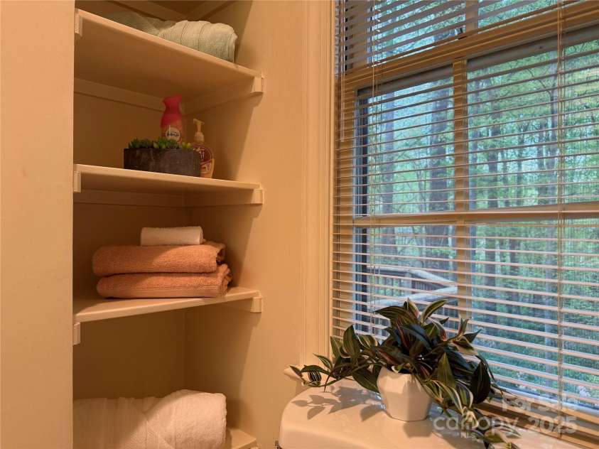 3011 Lakewood Edge Drive, Charlotte, NC 28269.  MLS# CAR4243310, YatesRealty ID 5153. 