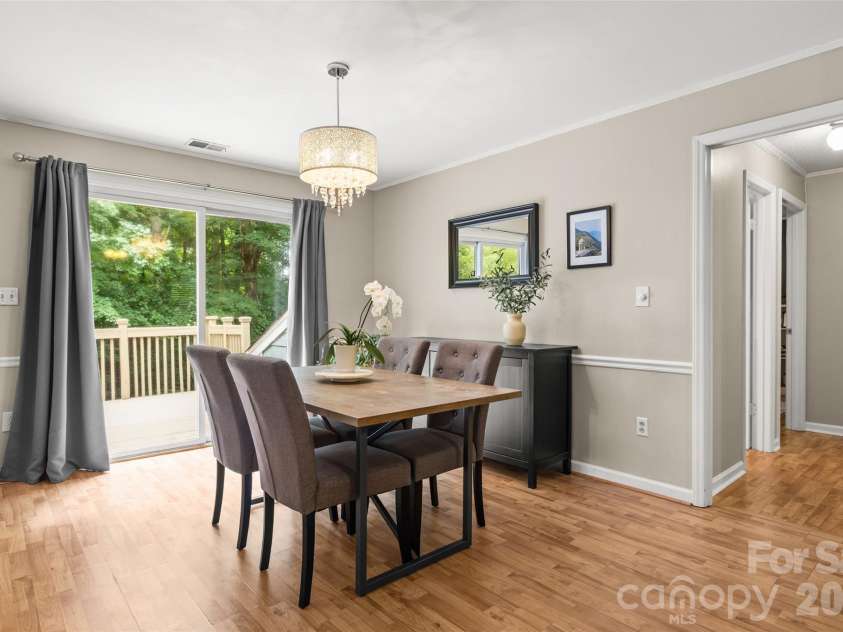 11218 Mallard Crossing Drive, Charlotte, NC 28262.  MLS# CAR4425577, YatesRealty ID 51530. Dining room