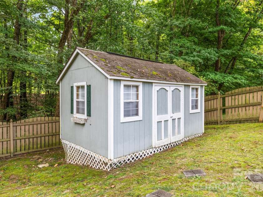 11218 Mallard Crossing Drive, Charlotte, NC 28262.  MLS# CAR4425577, YatesRealty ID 51530. Out build does convey