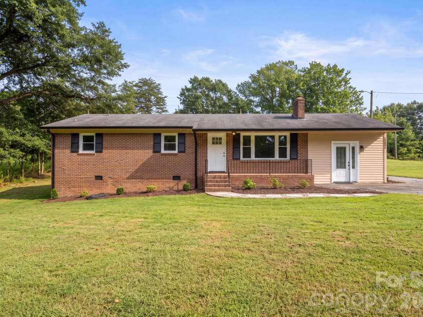 1081 Redleaf Trail, Lincolnton, NC 28092.  MLS# CAR4424595, YatesRealty ID 51531. 
