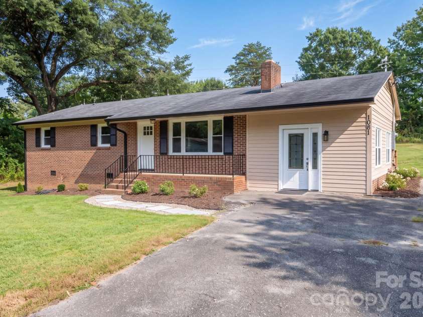 1081 Redleaf Trail, Lincolnton, NC 28092.  MLS# CAR4424595, YatesRealty ID 51531. 
