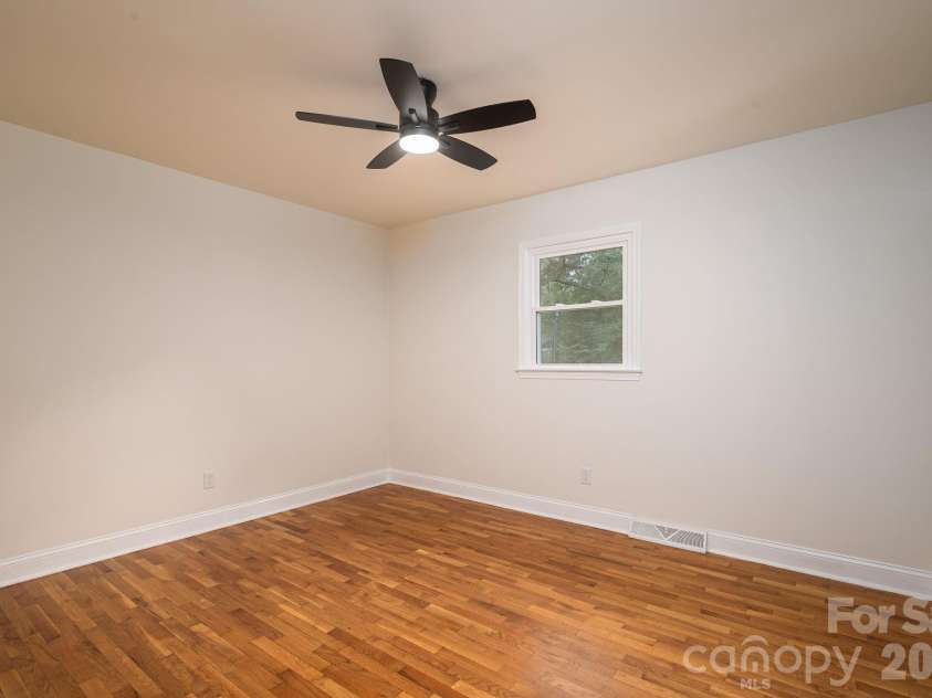 1081 Redleaf Trail, Lincolnton, NC 28092.  MLS# CAR4424595, YatesRealty ID 51531. 