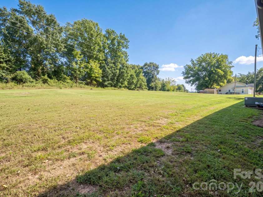 1081 Redleaf Trail, Lincolnton, NC 28092.  MLS# CAR4424595, YatesRealty ID 51531. 