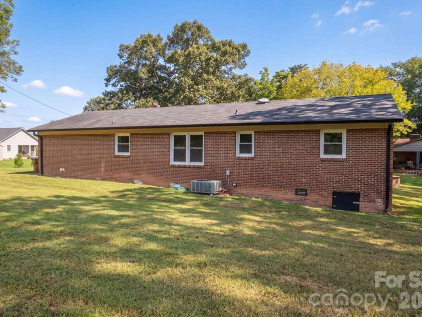 1081 Redleaf Trail, Lincolnton, NC 28092.  MLS# CAR4424595, YatesRealty ID 51531. 