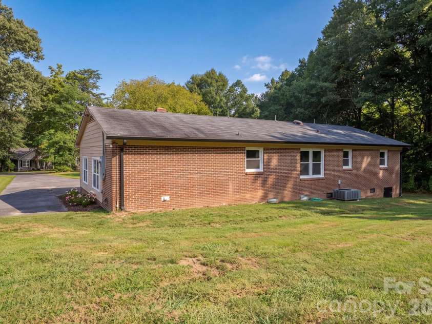 1081 Redleaf Trail, Lincolnton, NC 28092.  MLS# CAR4424595, YatesRealty ID 51531. 