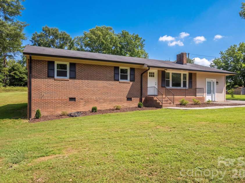 1081 Redleaf Trail, Lincolnton, NC 28092.  MLS# CAR4424595, YatesRealty ID 51531. 