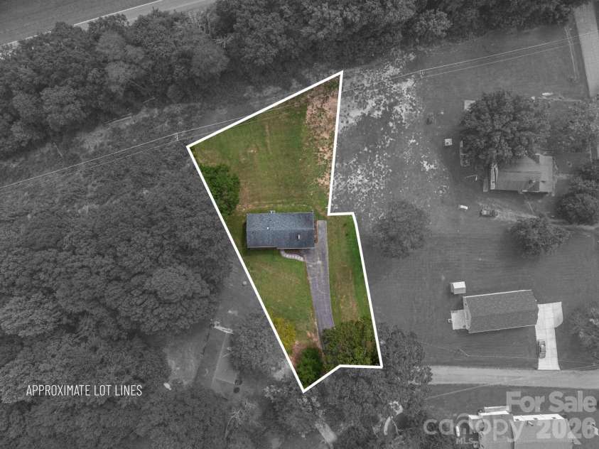 1081 Redleaf Trail, Lincolnton, NC 28092.  MLS# CAR4424595, YatesRealty ID 51531. 