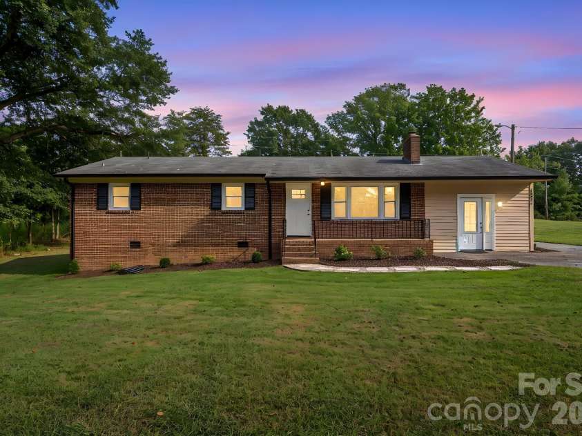 1081 Redleaf Trail, Lincolnton, NC 28092.  MLS# CAR4424595, YatesRealty ID 51531. 