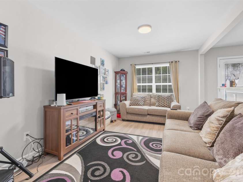 5413 Esther Lane, Charlotte, NC 28214.  MLS# CAR4426149, YatesRealty ID 51532. 