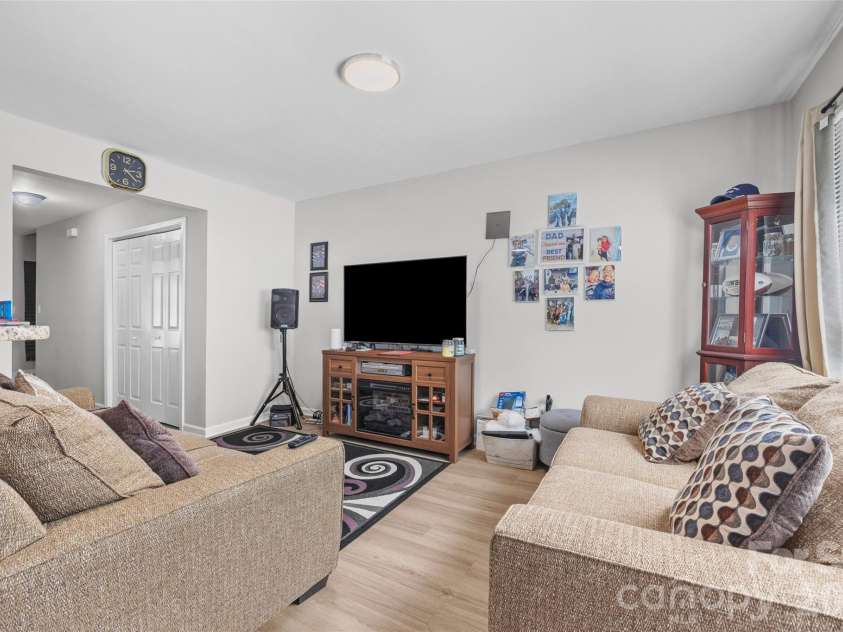 5413 Esther Lane, Charlotte, NC 28214.  MLS# CAR4426149, YatesRealty ID 51532. 