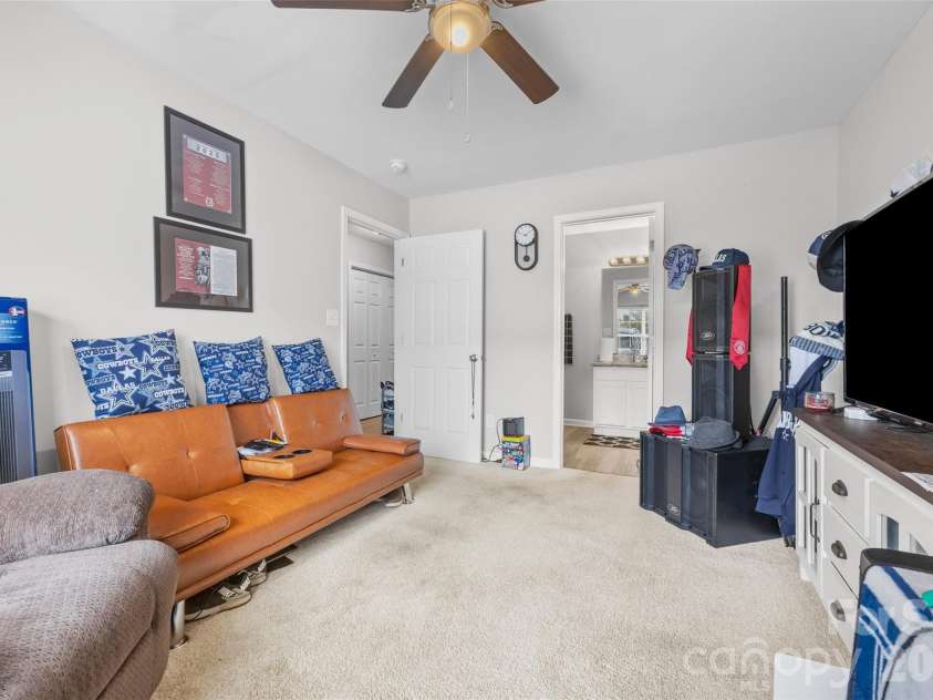 5413 Esther Lane, Charlotte, NC 28214.  MLS# CAR4426149, YatesRealty ID 51532. 