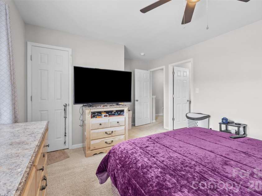 5413 Esther Lane, Charlotte, NC 28214.  MLS# CAR4426149, YatesRealty ID 51532. 