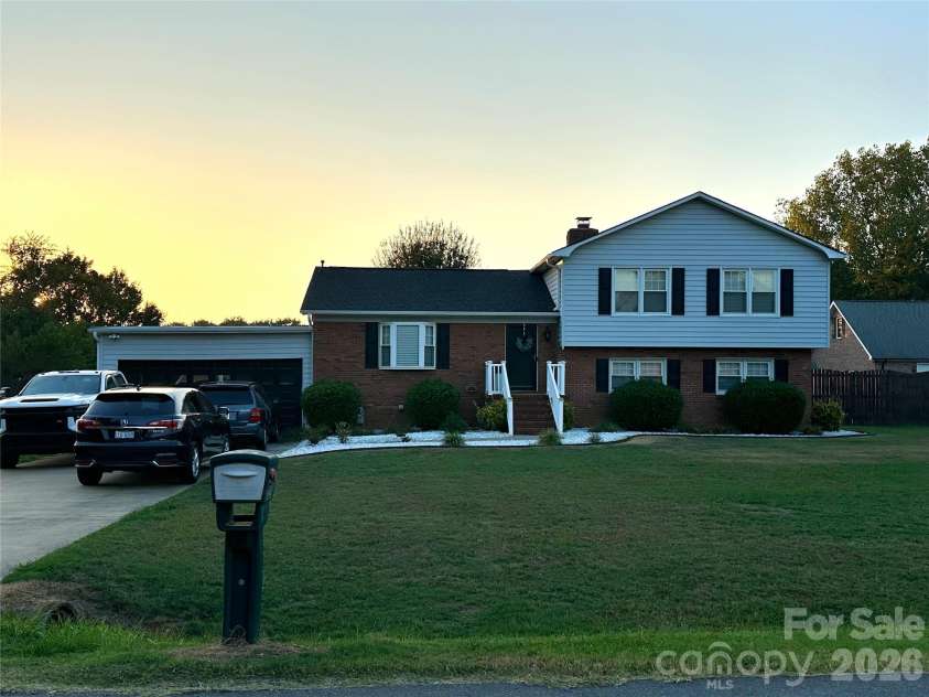 8224 Craighead Road, Harrisburg, NC 28075.  MLS# CAR4425661, YatesRealty ID 51537. 4 Bedrooms / 2.5 Baths + Large Fenced Backyard